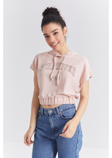 Somon Kapüşonlu Yazı Baskılı Beli Lastikli Bürümcük Kumaş Kadın Crop Top T-Shirt - 97230