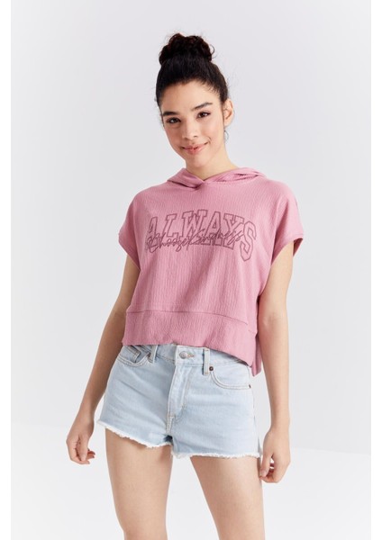 Gül Kurusu Yazı Baskılı Kapüşonlu Oversize Bürümcük Kumaş Kadın Crop Top T-Shirt - 97229