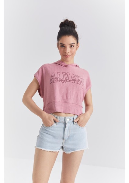 Gül Kurusu Yazı Baskılı Kapüşonlu Oversize Bürümcük Kumaş Kadın Crop Top T-Shirt - 97229