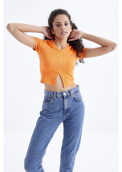 Oranj Basic Önü Yırtmaçlı V Yaka Kadın Crop Top T-Shirt - 97206