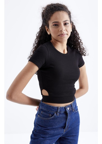 Siyah Basic Yanı Pencereli O Yaka Kadın Crop Top T-Shirt - 97207