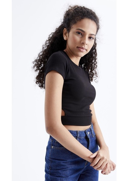 Siyah Basic Yanı Pencereli O Yaka Kadın Crop Top T-Shirt - 97207