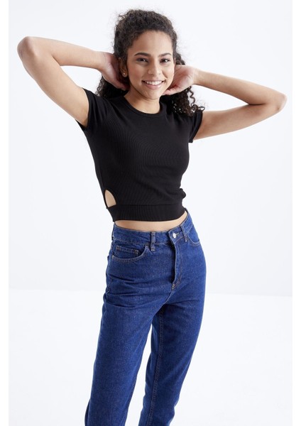 Siyah Basic Yanı Pencereli O Yaka Kadın Crop Top T-Shirt - 97207