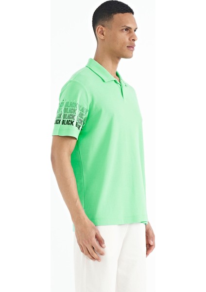 Su Yeşili Kol Baskı Detaylı Polo Yaka Standart Form Erkek T-shirt - 88240 fırsatları