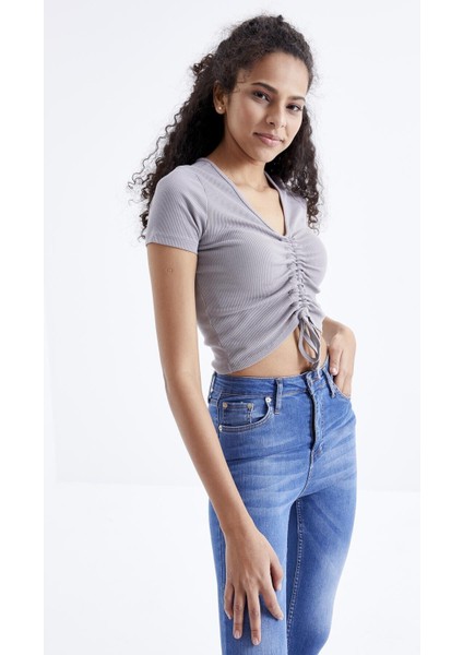 Gri Büzgü Detaylı V Yaka Kadın Crop Top T-Shirt - 97205