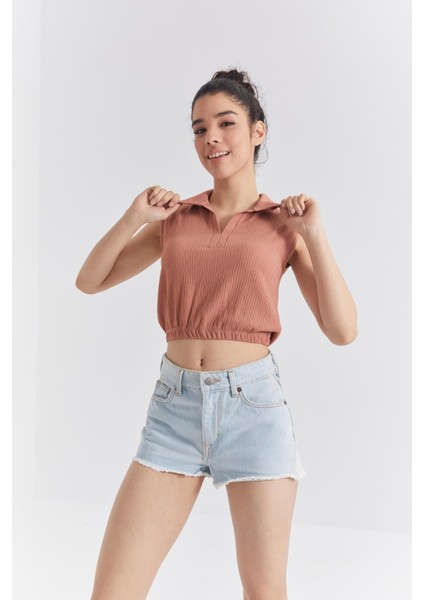 Tarçın Polo Yaka Beli Lastikli Bürümcük Kumaş Kadın Crop Top T-Shirt - 97223
