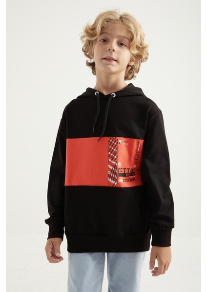 Siyah Nakışlı Kanguru Cepli Kapüşonlu Standart Kalıp Erkek Çocuk Sweatshirt - 11010