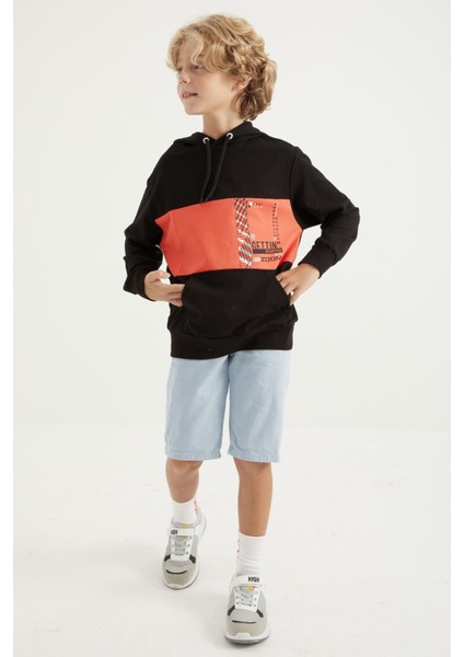 Siyah Nakışlı Kanguru Cepli Kapüşonlu Standart Kalıp Erkek Çocuk Sweatshirt - 11010
