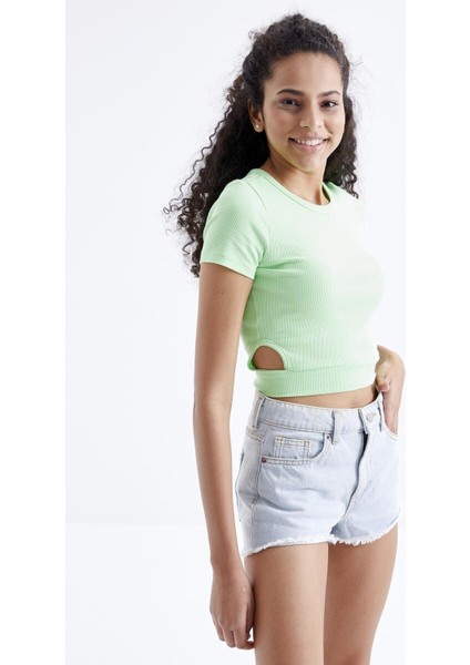 Fıstık Yeşil Basic Yanı Pencereli O Yaka Kadın Crop Top T-Shirt - 97207