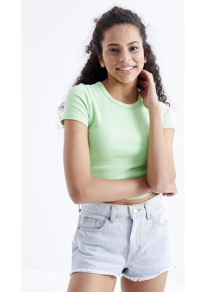 Fıstık Yeşil Basic Yanı Pencereli O Yaka Kadın Crop Top T-Shirt - 97207