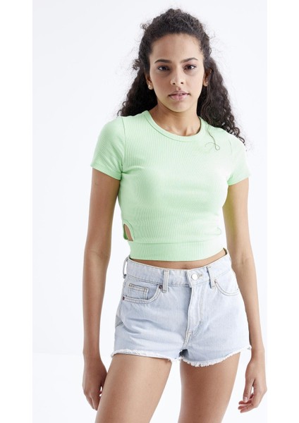 Fıstık Yeşil Basic Yanı Pencereli O Yaka Kadın Crop Top T-Shirt - 97207