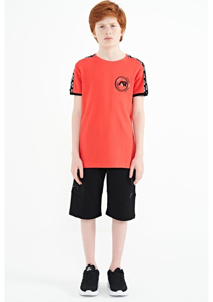Coral Omuz Baskı Detaylı Standart Kalıp O Yaka Erkek Çocuk T-Shirt - 11121 fiyatları