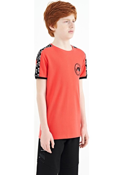 Coral Omuz Baskı Detaylı Standart Kalıp O Yaka Erkek Çocuk T-Shirt - 11121