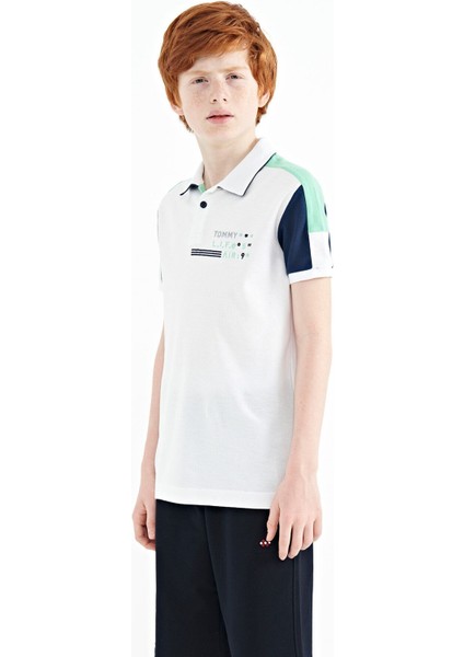 Beyaz Renk Bloklu Omuz Garni Detaylı Standart Kalıp Erkek Çocuk T-Shirt - 11155 fırsatları