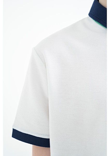 Beyaz Baskılı Cep Detaylı Standart Kalıp Polo Yaka Erkek Çocuk T-Shirt - 11144