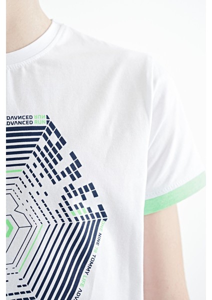 Beyaz Kol Ucu Renkli Detaylı Baskılı Standart Kalıp Erkek Çocuk T-Shirt - 11156