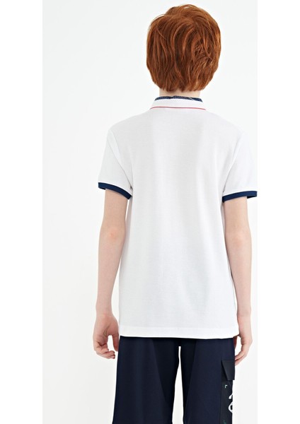 Beyaz Yakası Renk Bloklu Baskı Detaylı Standart Kalıp Erkek Çocuk T-Shirt - 11111