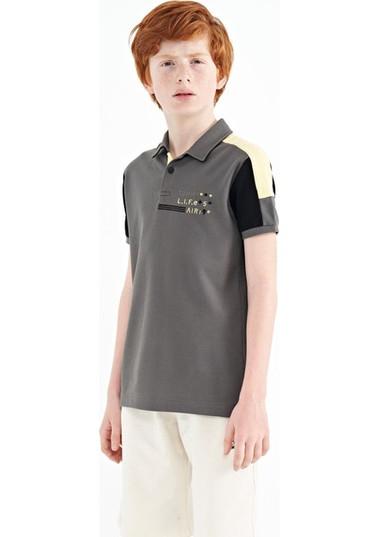 Koyu Gri Renk Bloklu Omuz Garni Detaylı Standart Kalıp Erkek Çocuk T-Shirt - 11155 fırsatları