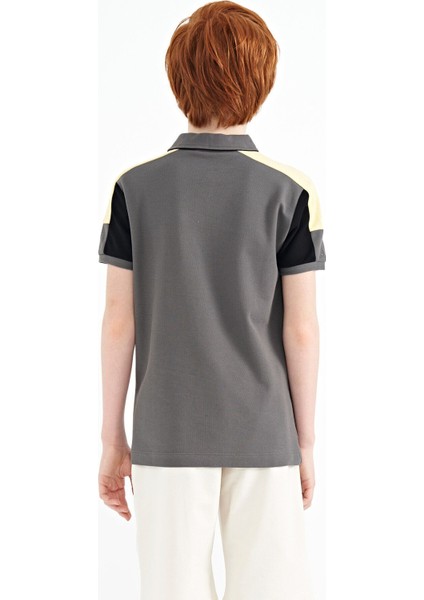 Koyu Gri Renk Bloklu Omuz Garni Detaylı Standart Kalıp Erkek Çocuk T-Shirt - 11155