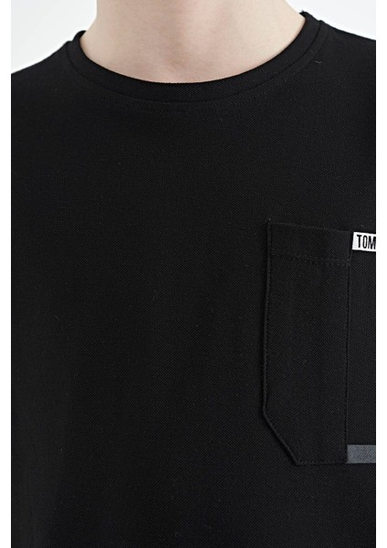 Siyah Cep Detaylı O Yaka Standart Kalıp Erkek Çocuk T-Shirt - 11120