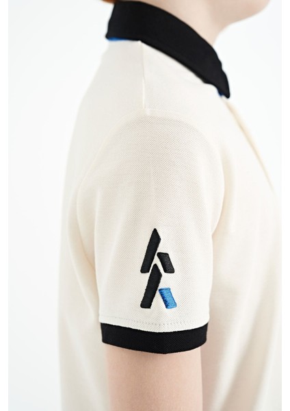 Ekru Kol Ucu Renkli Logo Nakışlı Standart Kalıp Polo Yaka Erkek Çocuk T-Shirt - 11138 indirimleri