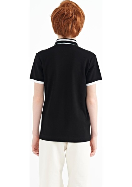 Siyah Yakası Renk Bloklu Baskı Detaylı Standart Kalıp Erkek Çocuk T-Shirt - 11111