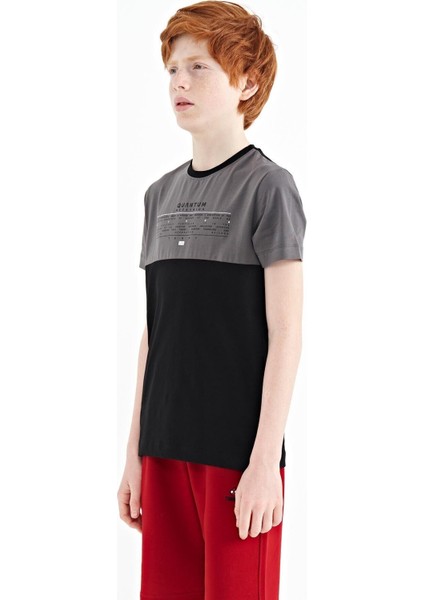 Siyah Yazı Baskılı Renk Bloklu Standart Kalıp O Yaka Erkek Çocuk T-Shirt - 11134 modelleri