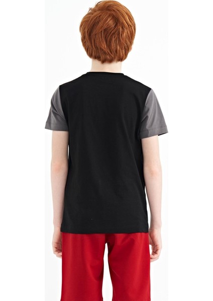 Siyah Yazı Baskılı Renk Bloklu Standart Kalıp O Yaka Erkek Çocuk T-Shirt - 11134 indirimleri