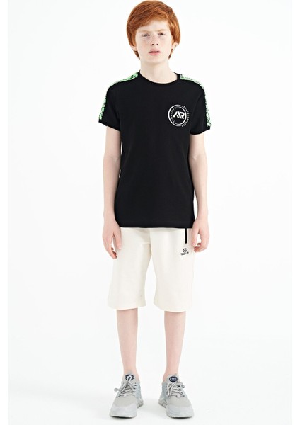 Siyah Omuz Baskı Detaylı Standart Kalıp O Yaka Erkek Çocuk T-Shirt - 11121 fiyatları