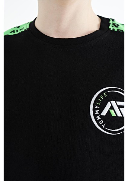 Siyah Omuz Baskı Detaylı Standart Kalıp O Yaka Erkek Çocuk T-Shirt - 11121 indirimleri