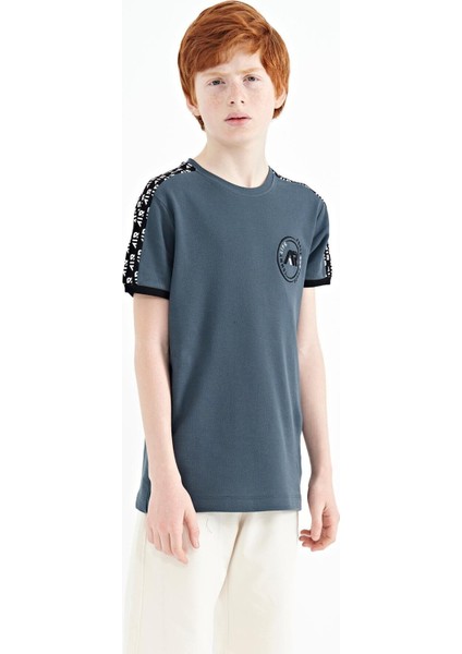 Orman Yeşili Omuz Baskı Detaylı Standart Kalıp O Yaka Erkek Çocuk T-Shirt - 11121 fırsatları