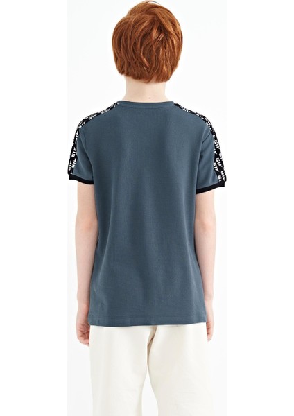 Orman Yeşili Omuz Baskı Detaylı Standart Kalıp O Yaka Erkek Çocuk T-Shirt - 11121 indirimleri