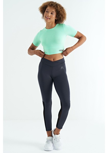 Su Yeşili Sırt Dekolteli Standart Kalıp O Yaka Kadın Crop T-Shirt - 97265