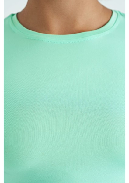 Su Yeşili Sırt Dekolteli Standart Kalıp O Yaka Kadın Crop T-Shirt - 97265