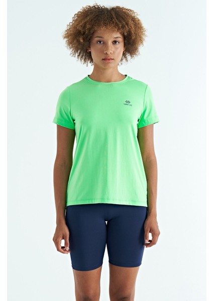 Neon Yeşil Sırt Yırtmaç Detaylı O Yaka Kısa Kollu Standart Kalıp Kadın T-Shirt - 97267