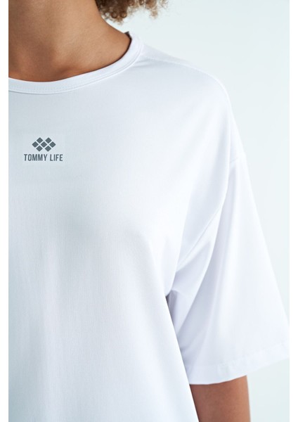 Beyaz O Yaka Baskı Detaylı Oversize Kısa Kol Kadın T-Shirt - 97263