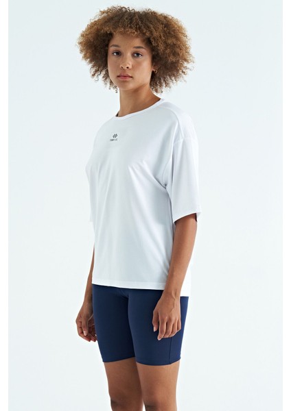 Beyaz O Yaka Baskı Detaylı Oversize Kısa Kol Kadın T-Shirt - 97263