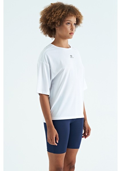 Beyaz O Yaka Baskı Detaylı Oversize Kısa Kol Kadın T-Shirt - 97263