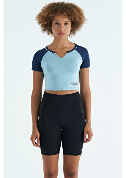 Açık Mavi Renk Bloklu Logo Baskılı O Yaka Dar Kalıp Kadın Crop T-Shirt - 97270
