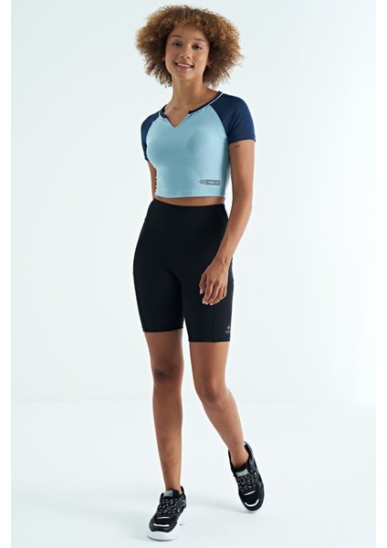 Açık Mavi Renk Bloklu Logo Baskılı O Yaka Dar Kalıp Kadın Crop T-Shirt - 97270
