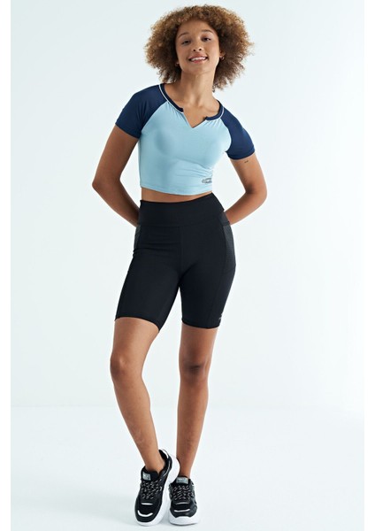 Açık Mavi Renk Bloklu Logo Baskılı O Yaka Dar Kalıp Kadın Crop T-Shirt - 97270