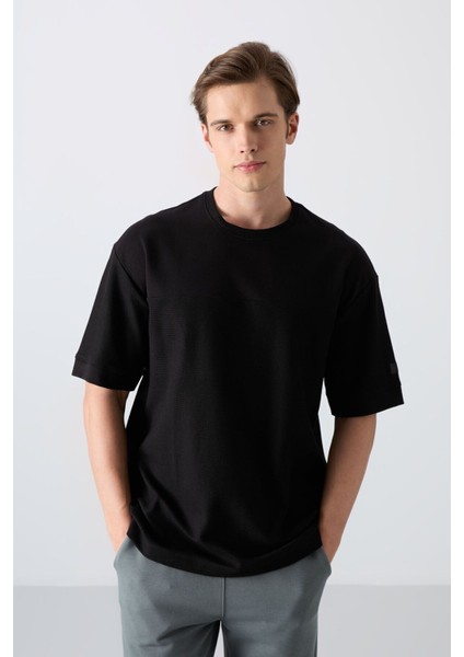 Siyah Pamuklu Kalın Yüzeyi Dokulu Oversize Fit Basic Erkek T-Shirt - 88340