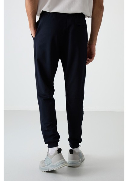 Lacivert Pamuklu Yumuşak Dokulu Comfort Fit Nakışlı Erkek Jogger - 82123