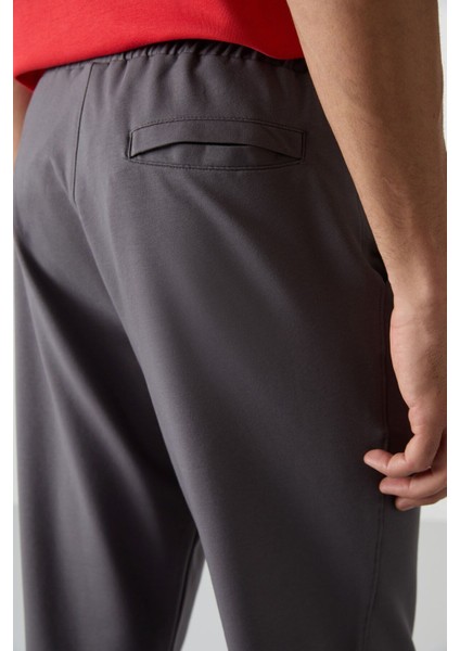 Koyu Gri Pamuklu Yumuşak Dokulu Comfort Fit Nakışlı Erkek Jogger - 82123 indirimleri