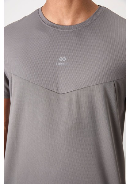 Koyu Gri Polyester Nefes Alan Dokulu İnce Esnek Standart Fit Erkek Performans T-Shirt - 88391