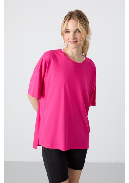 Fuşya Penye Modal Yumuşak Tuşeli Oversize Fit Basic Kadın T-Shirt- 97285