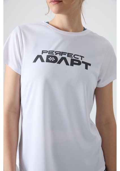 Beyaz Polyester Nefes Alan Dokulu İnce Esnek Standart Fit Performans Kadın T-Shirt - 97283