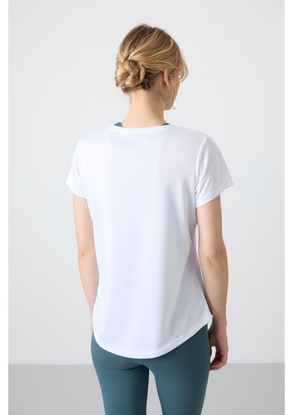 Beyaz Polyester Nefes Alan Dokulu İnce Esnek Standart Fit Performans Kadın T-Shirt - 97283