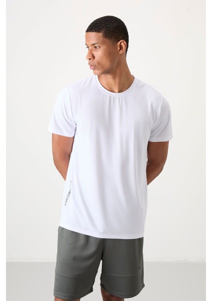 Beyaz Polyester Nefes Alan Dokulu İnce Esnek Standart Fit Erkek Performans T-Shirt - 88388