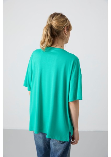 Deniz Yeşili Penye Modal Yumuşak Tuşeli Oversize Fit Basic Kadın T-Shirt- 97285